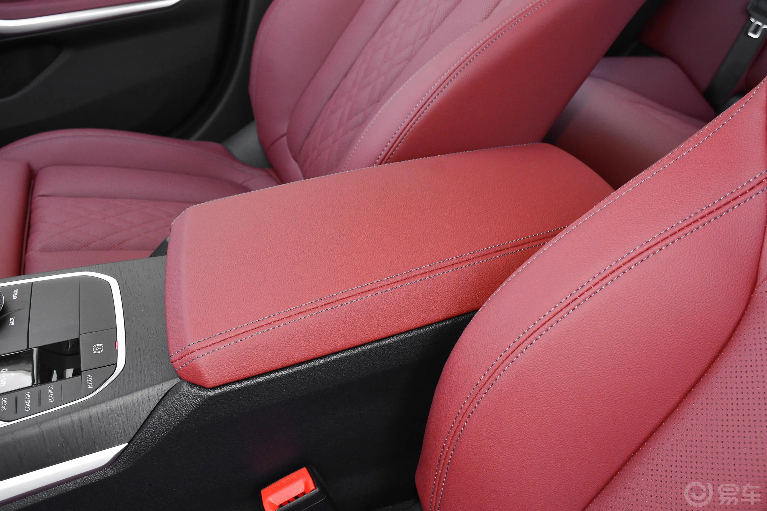 宝马3系改款 325Li xDrive M运动套装前排中央扶手