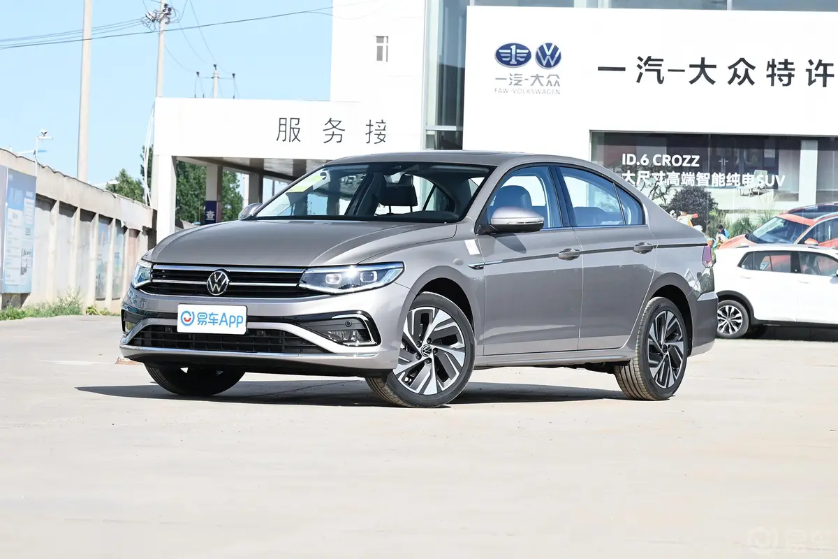 宝来280TSI 双离合尊行版侧前45度车头向左水平