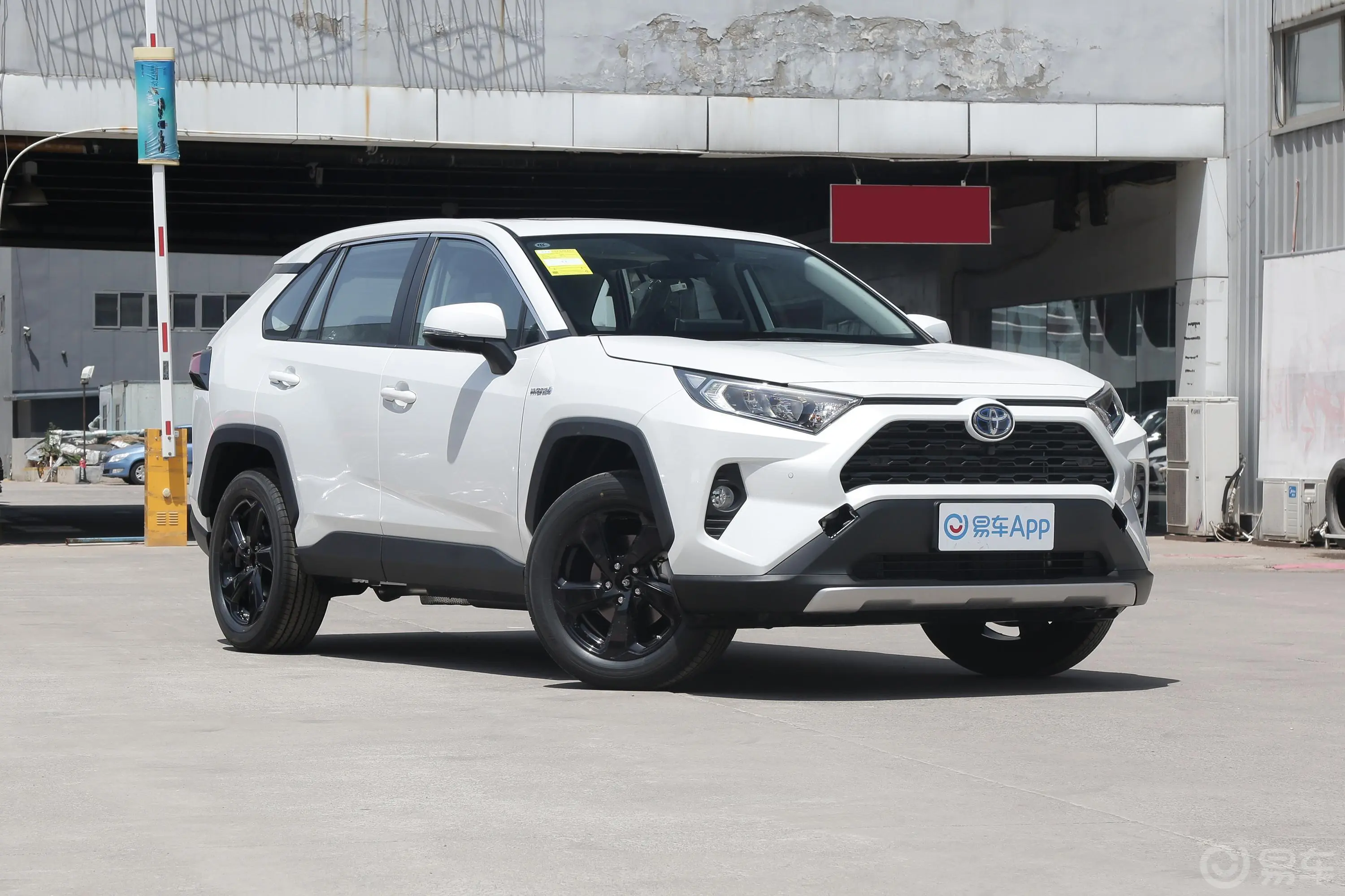 RAV4荣放双擎 2.5L 四驱精英PLUS版胎压信息铭牌