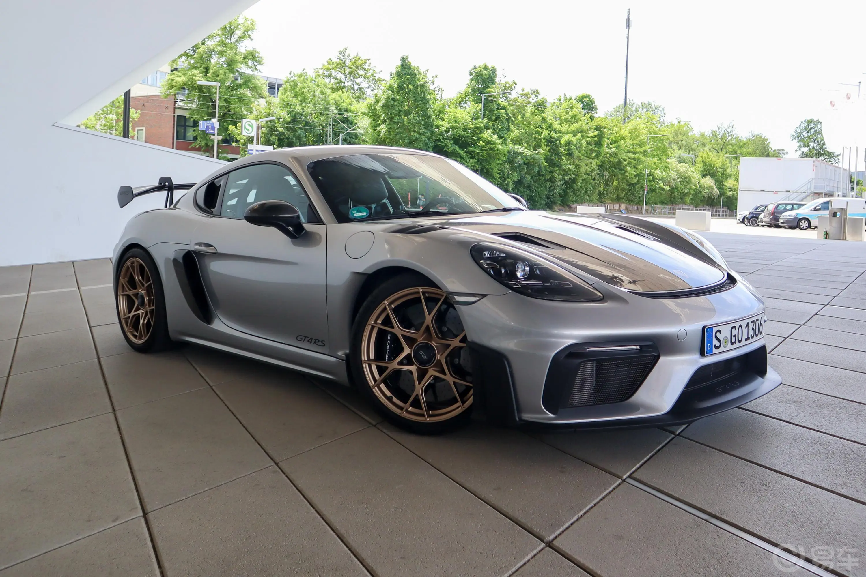 保时捷718Cayman GT4 RS 4.0L发动机舱盖内侧