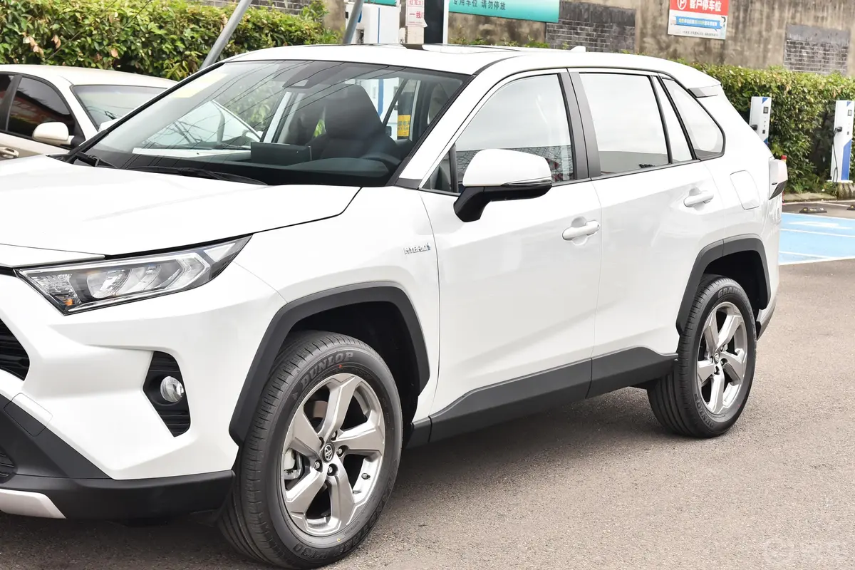 RAV4荣放双擎 2.5L 两驱精英版外观细节