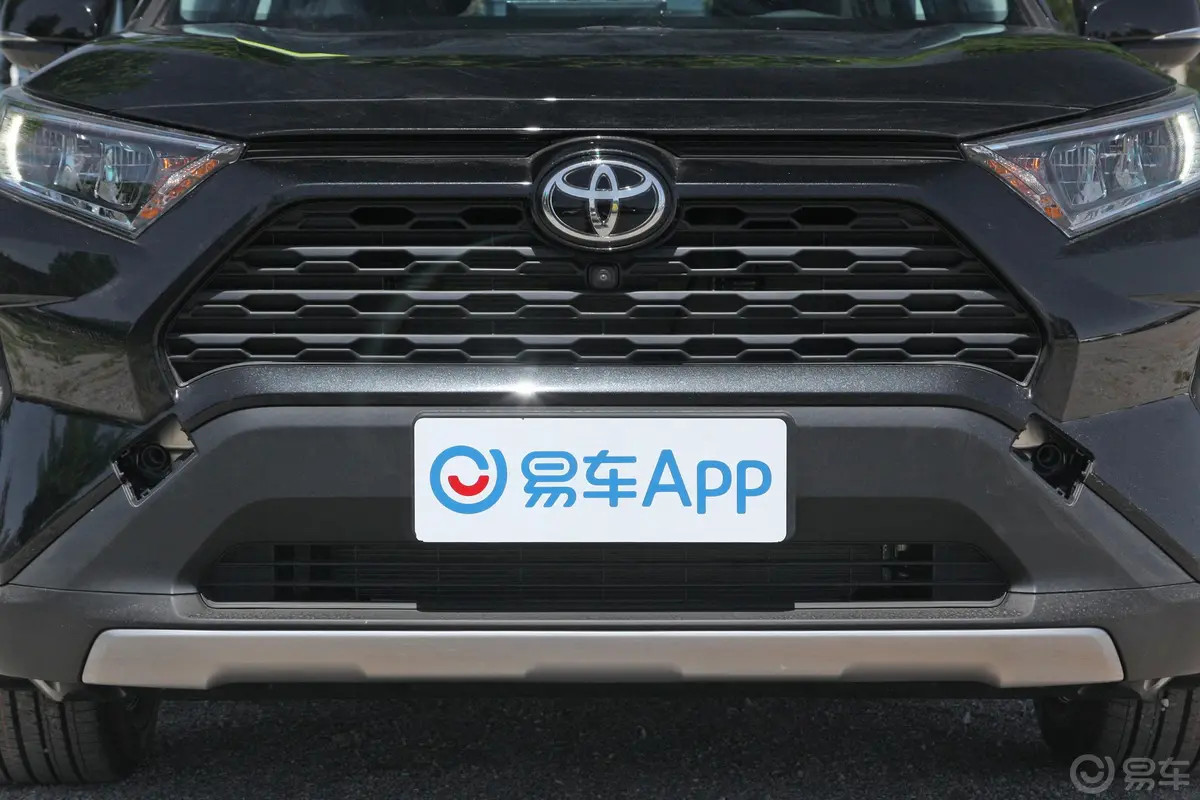 RAV4荣放2.0L CVT两驱风尚版外观细节