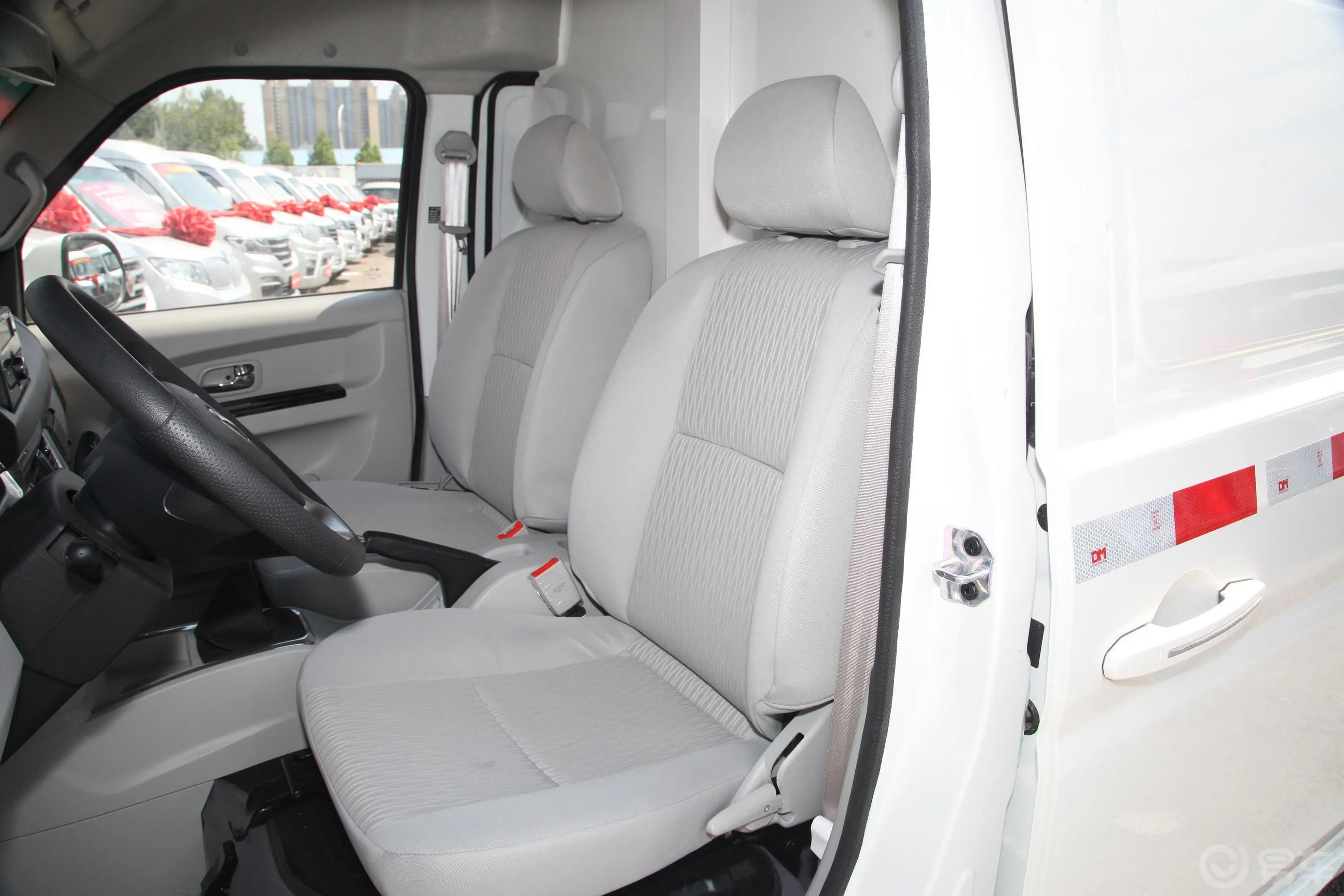 新海狮S冷藏车 1.5L 手动 财富无空调版 2座 国VI驾驶员座椅