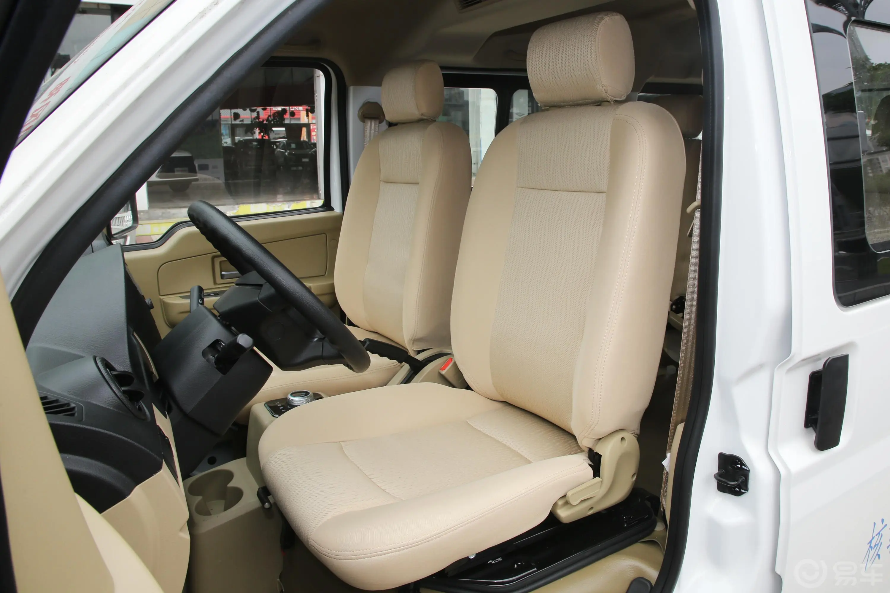 东风小康EC36标准型宁德时代电池 41.86kWh驾驶员座椅