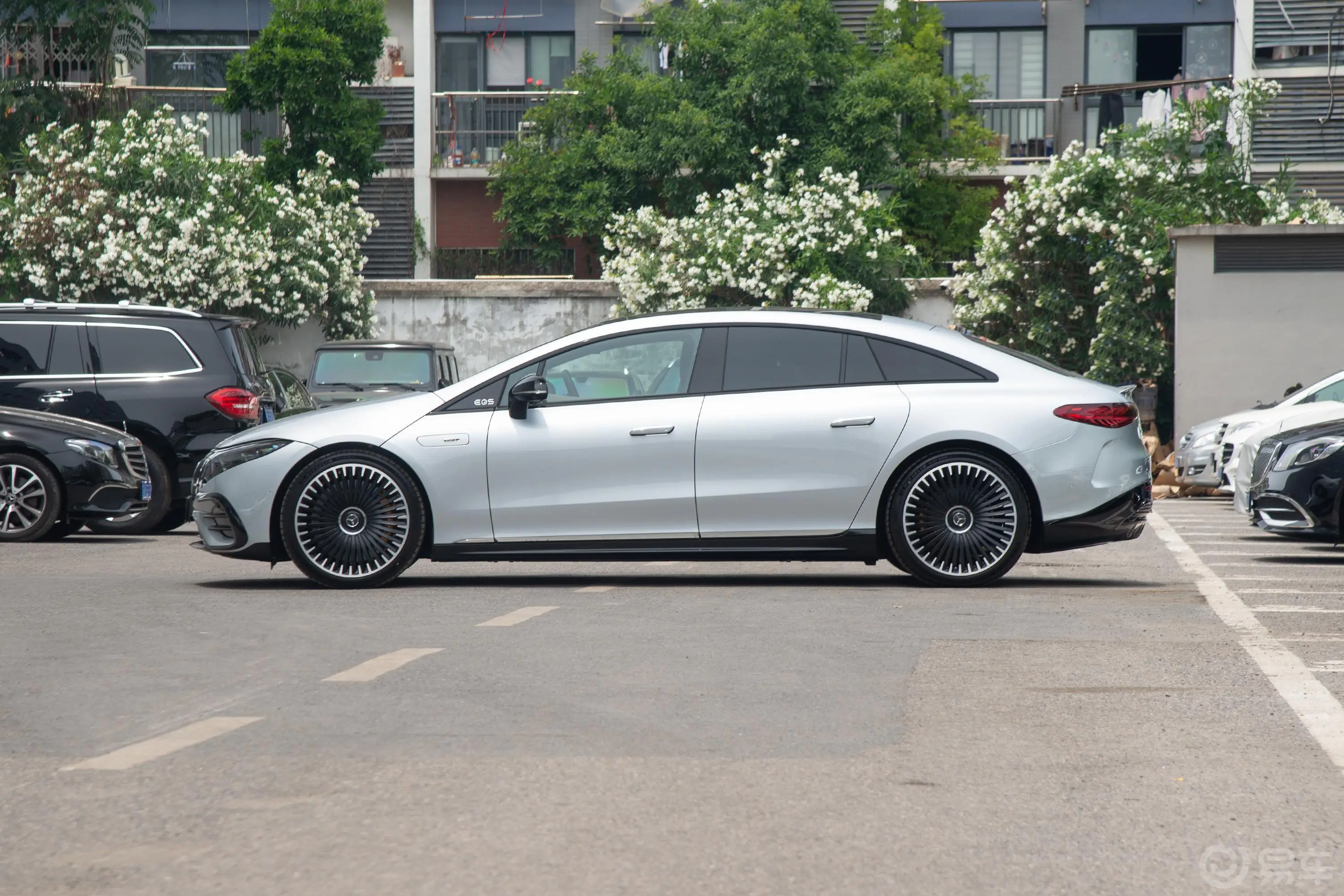 奔驰EQS AMGEQS AMG 53 4MATIC+外观