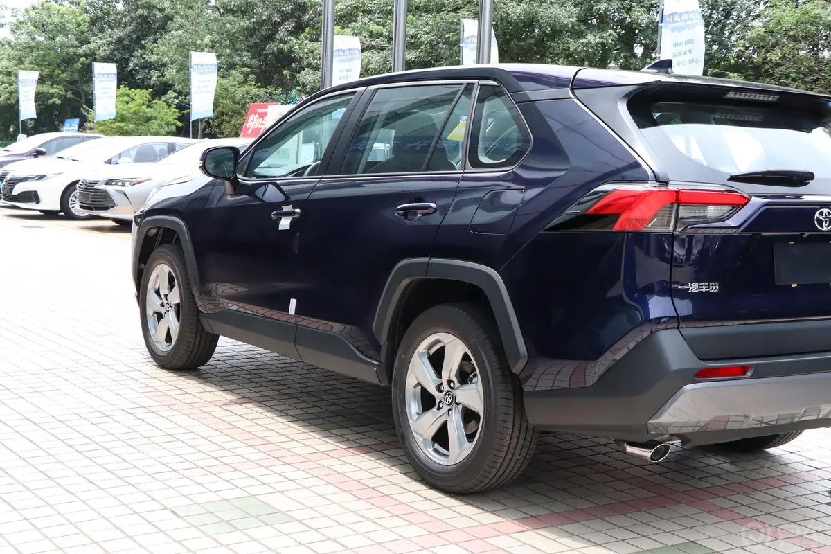 RAV4荣放2.0L CVT两驱风尚版外观细节