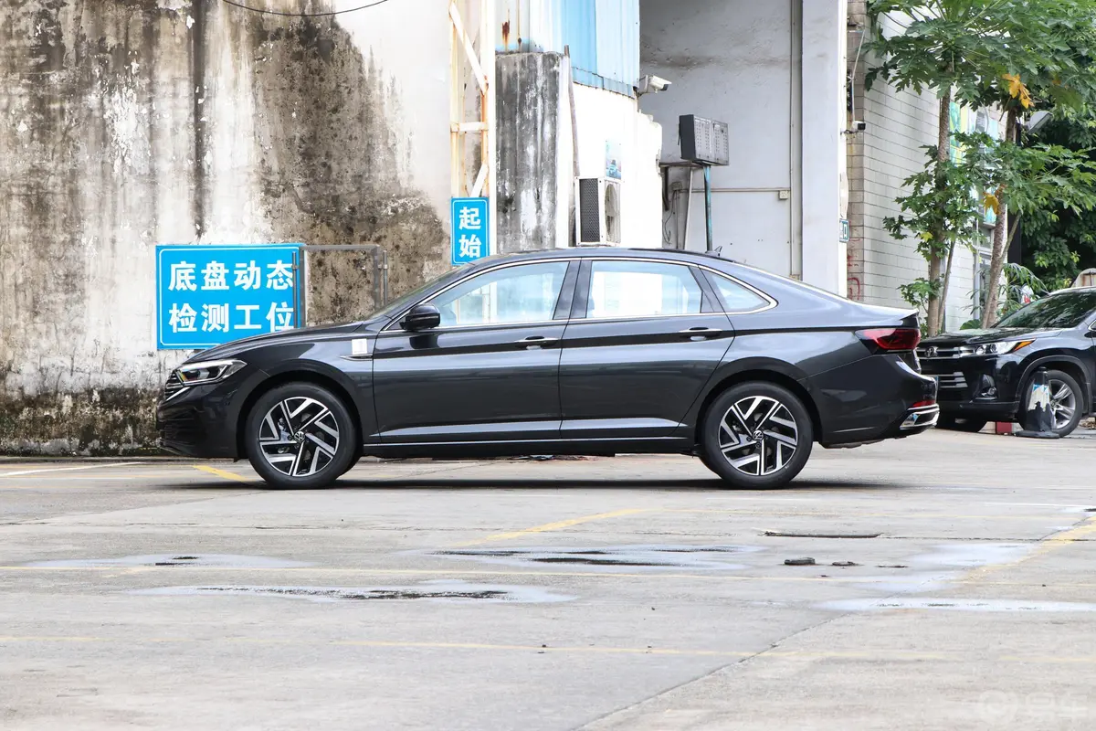 速腾280TSI 双离合超越Plus版正侧车头向左水平