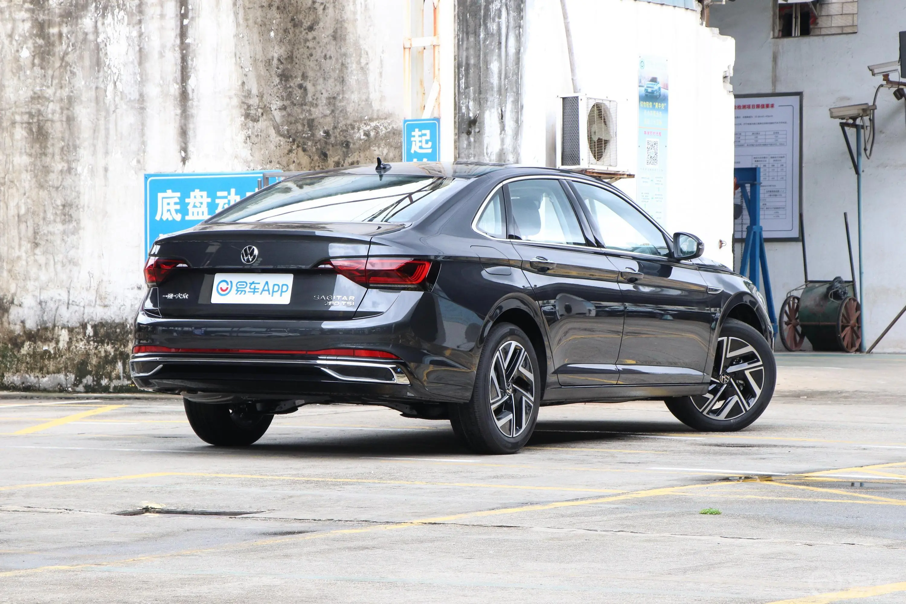 速腾280TSI 双离合超越Plus版侧后45度车头向右水平