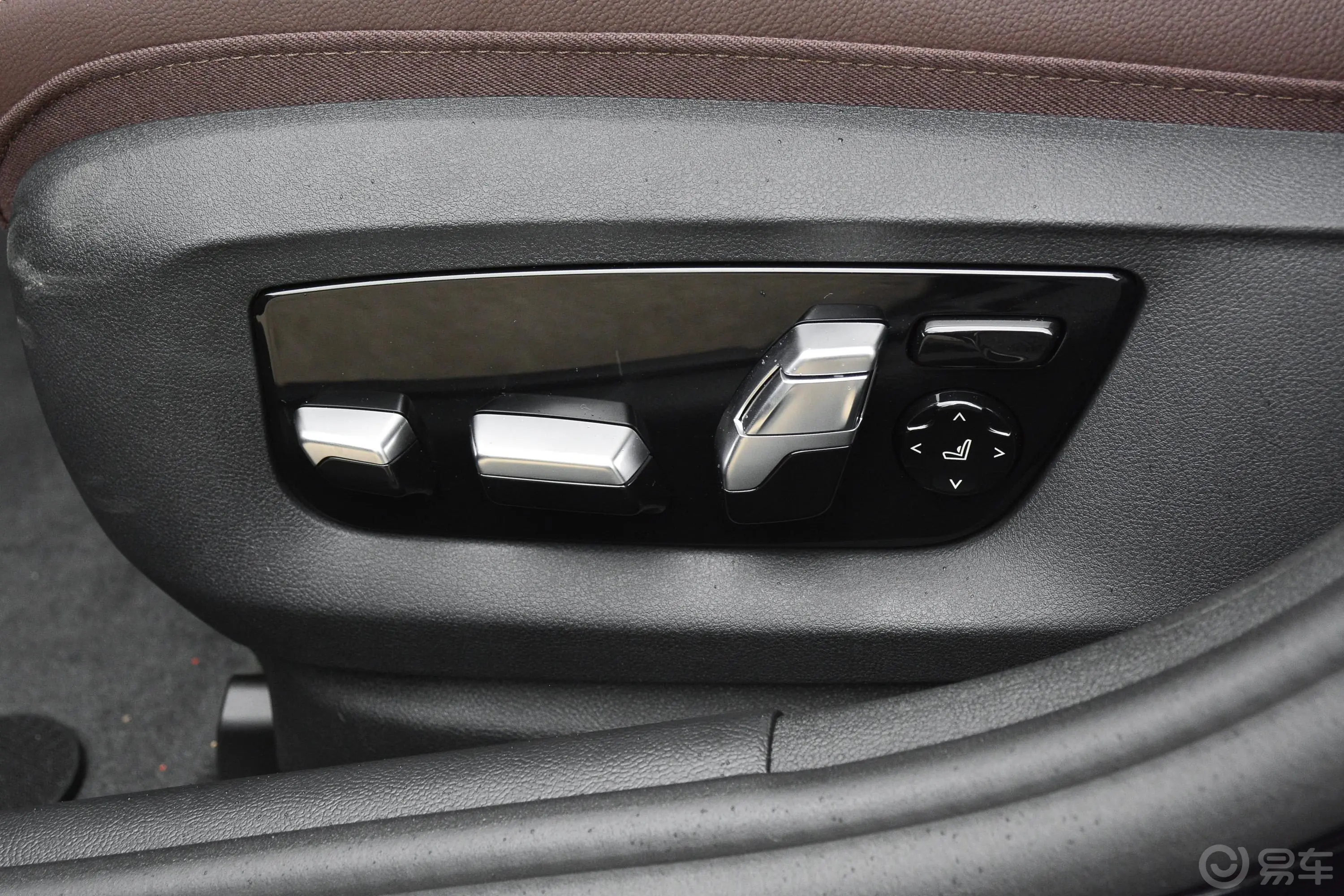 宝马5系改款二 530Li 尊享型 豪华套装前排头部空间