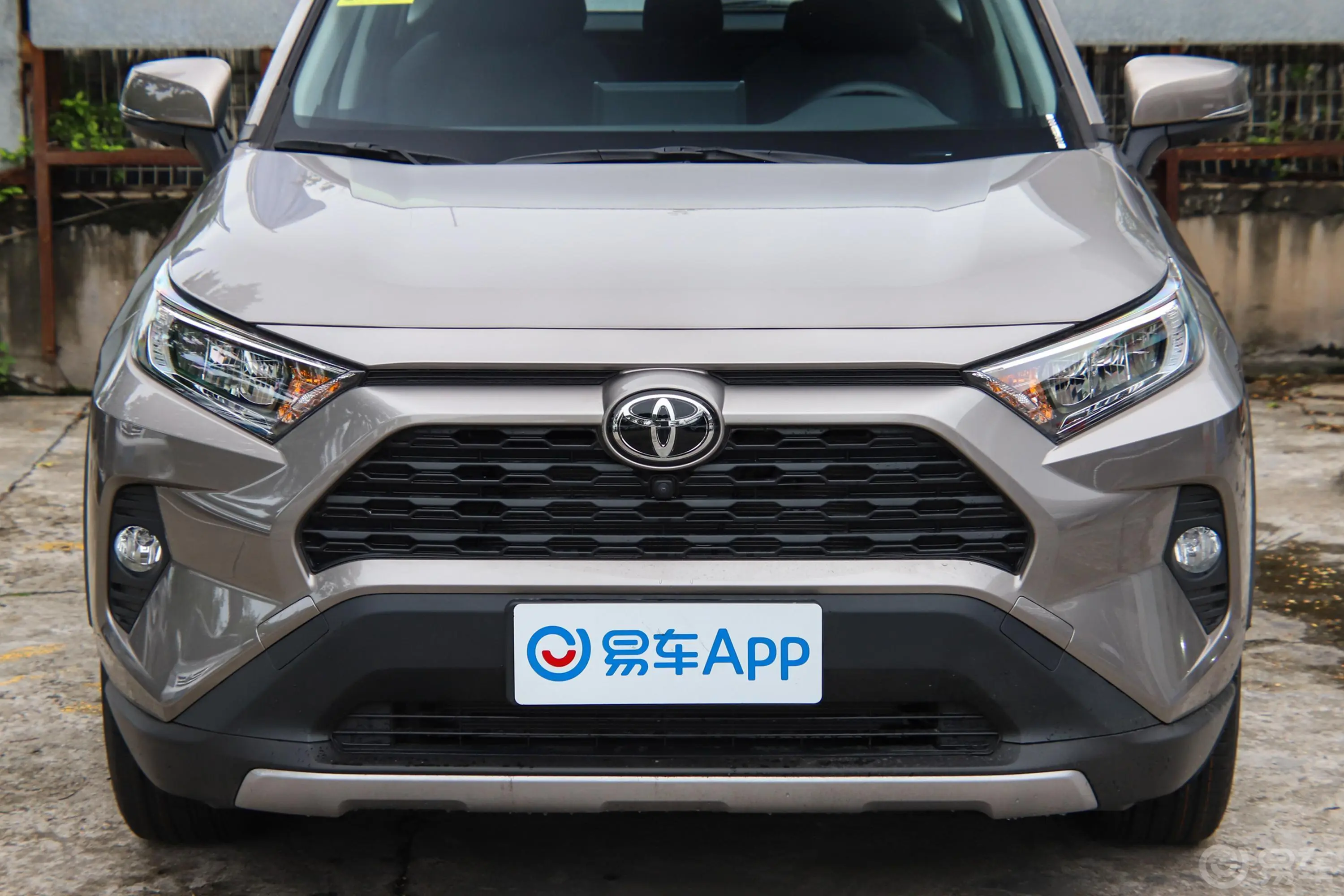 RAV4荣放2.0L CVT两驱风尚版外观细节