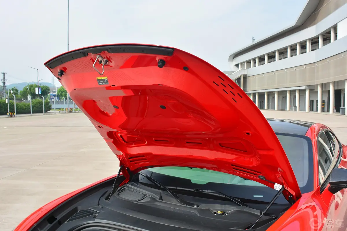 奥迪RS e-tron GT495km发动机舱盖内侧