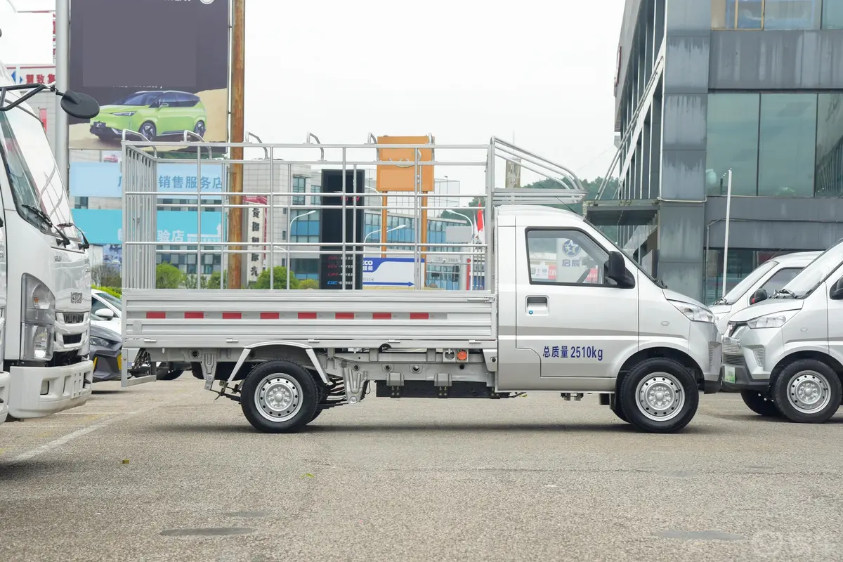 五菱电卡300km 汇川2代电控仓栅式运输车 宁德41.86kWh正侧车头向右水平