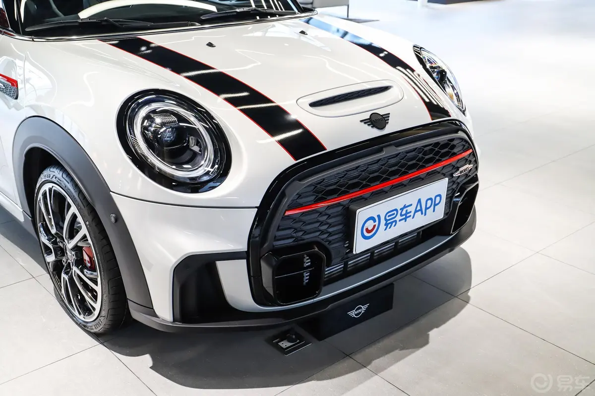 MINI JCW2.0T JOHN COOPER WORKS ALL-IN前格栅侧俯拍