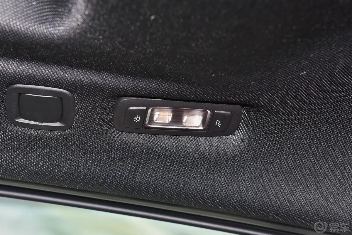宝马X4改款 xDrive30i M运动曜夜套装后排功能