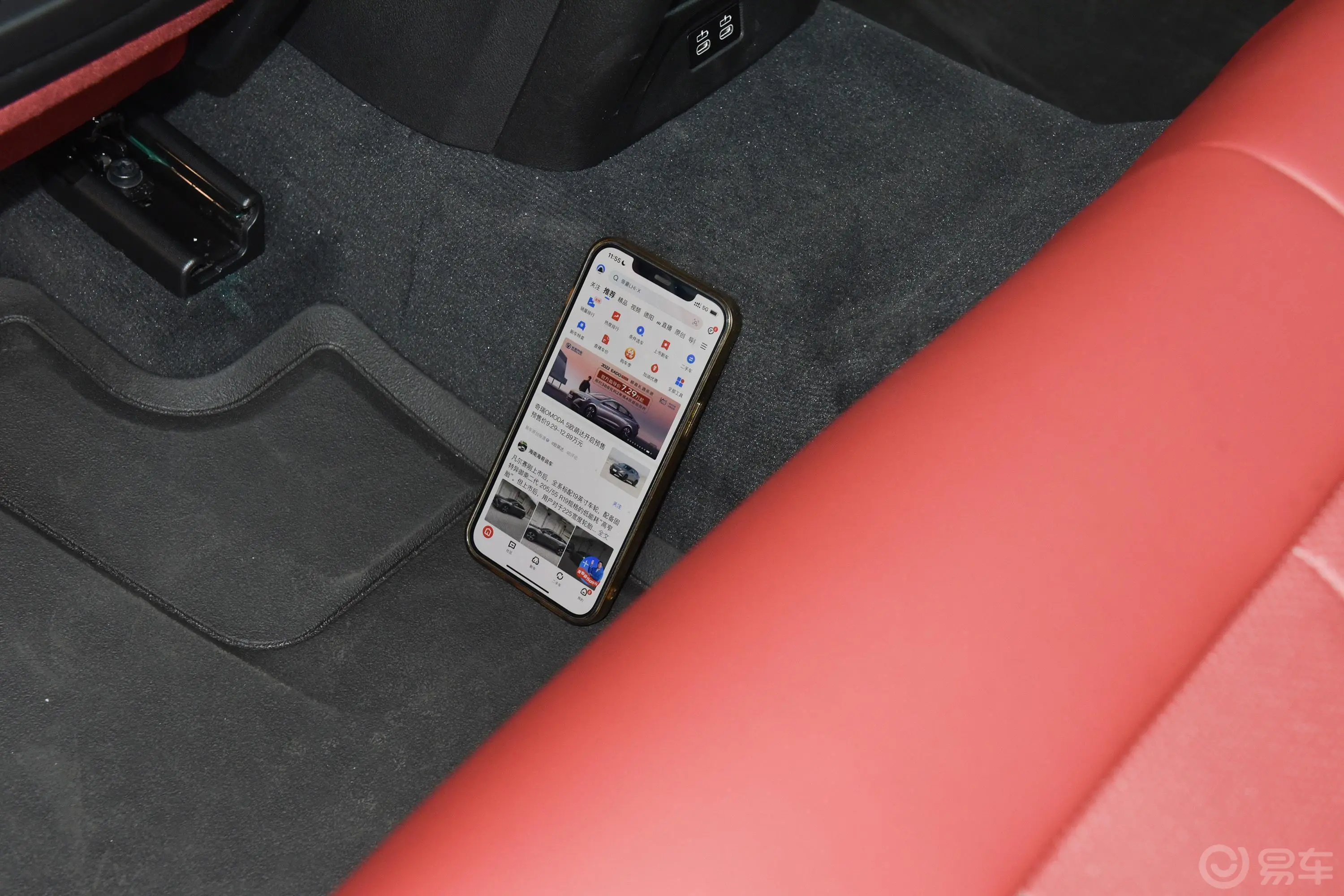 宝马X4改款 xDrive30i M运动曜夜套装后排地板中间位置