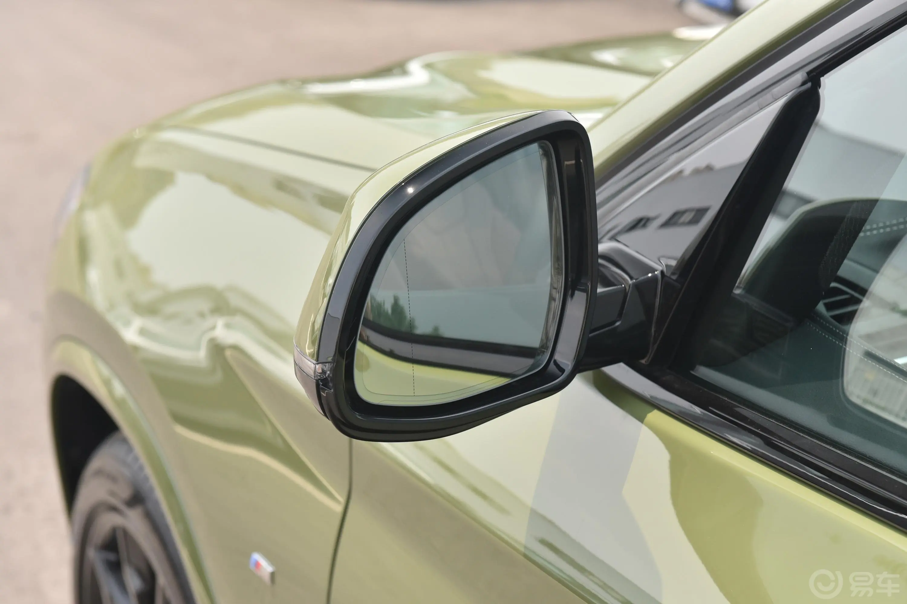 宝马X4改款 xDrive30i M运动曜夜套装后视镜镜面