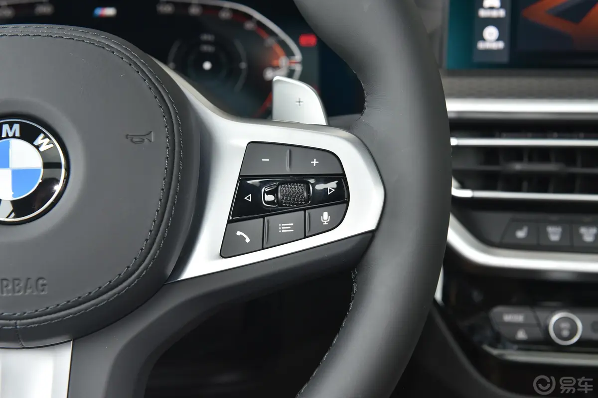 宝马X4改款 xDrive30i M运动曜夜套装右侧方向盘功能按键