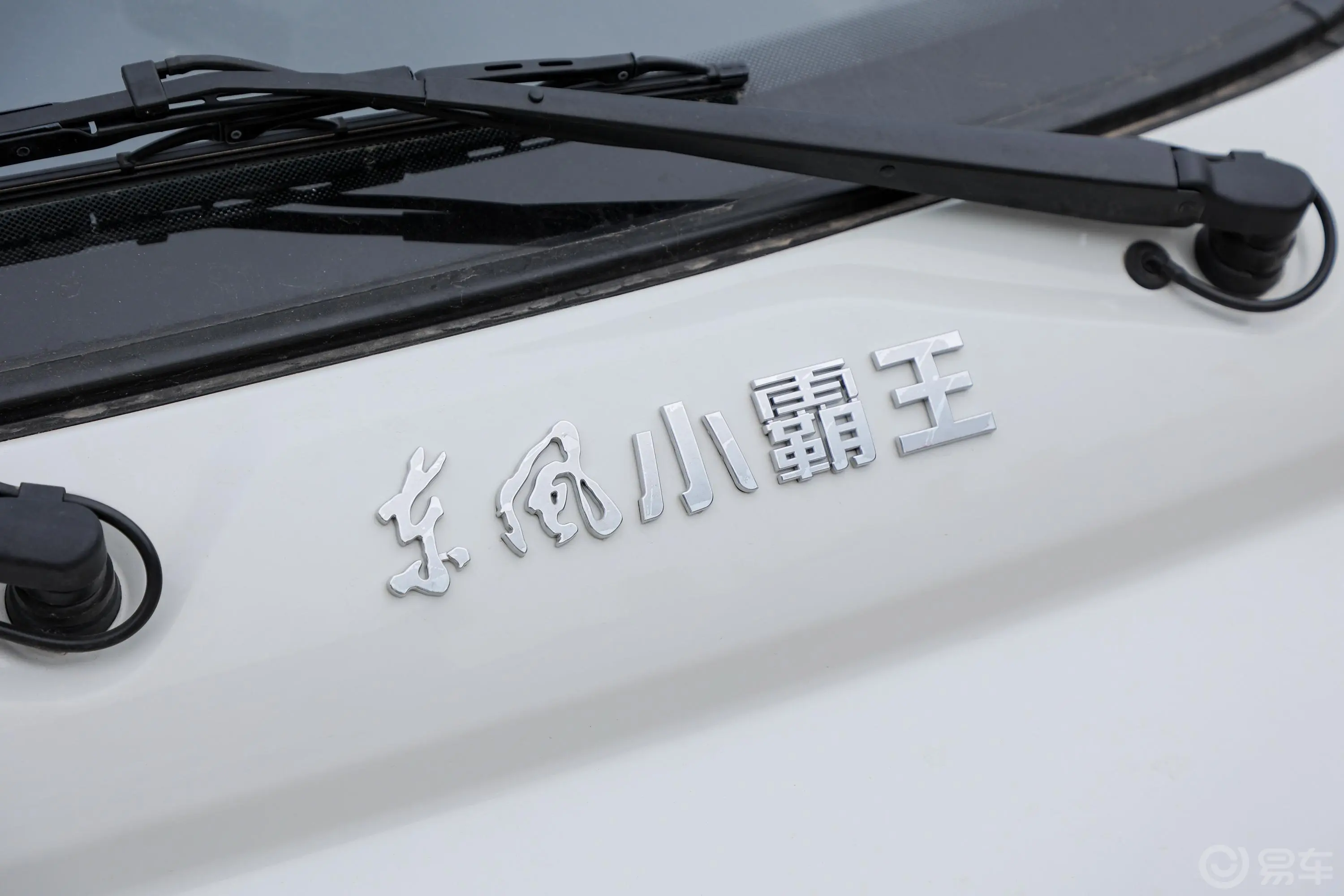 小霸王W17柳机1.5L 113马力 2700轴距 4X2单排栏板小卡  国Ⅵ外观
