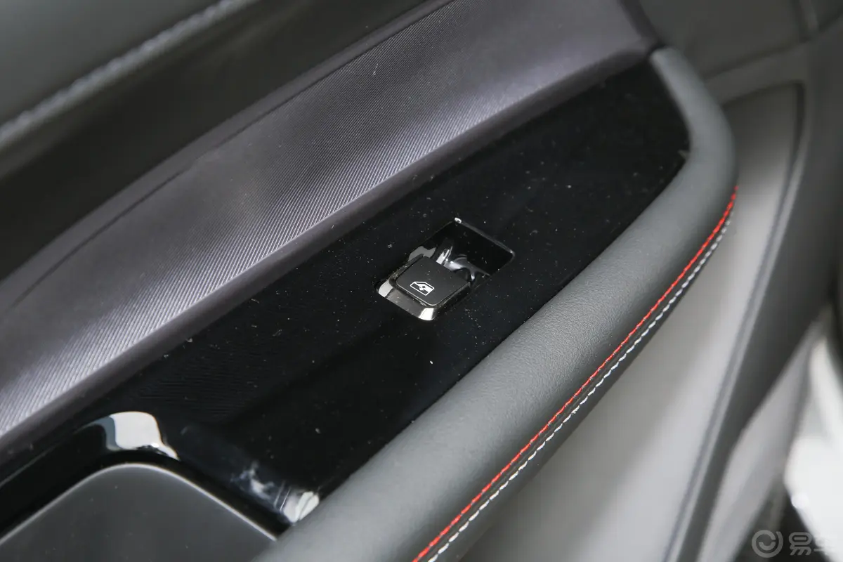 长安欧尚Z61.5T 双离合智领型后车窗调节