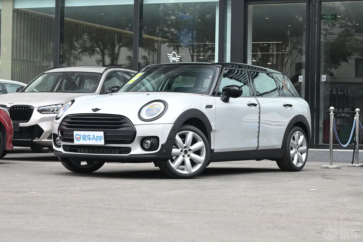 MINI CLUBMAN1.5T COOPER 鉴赏家侧前45度车头向左水平