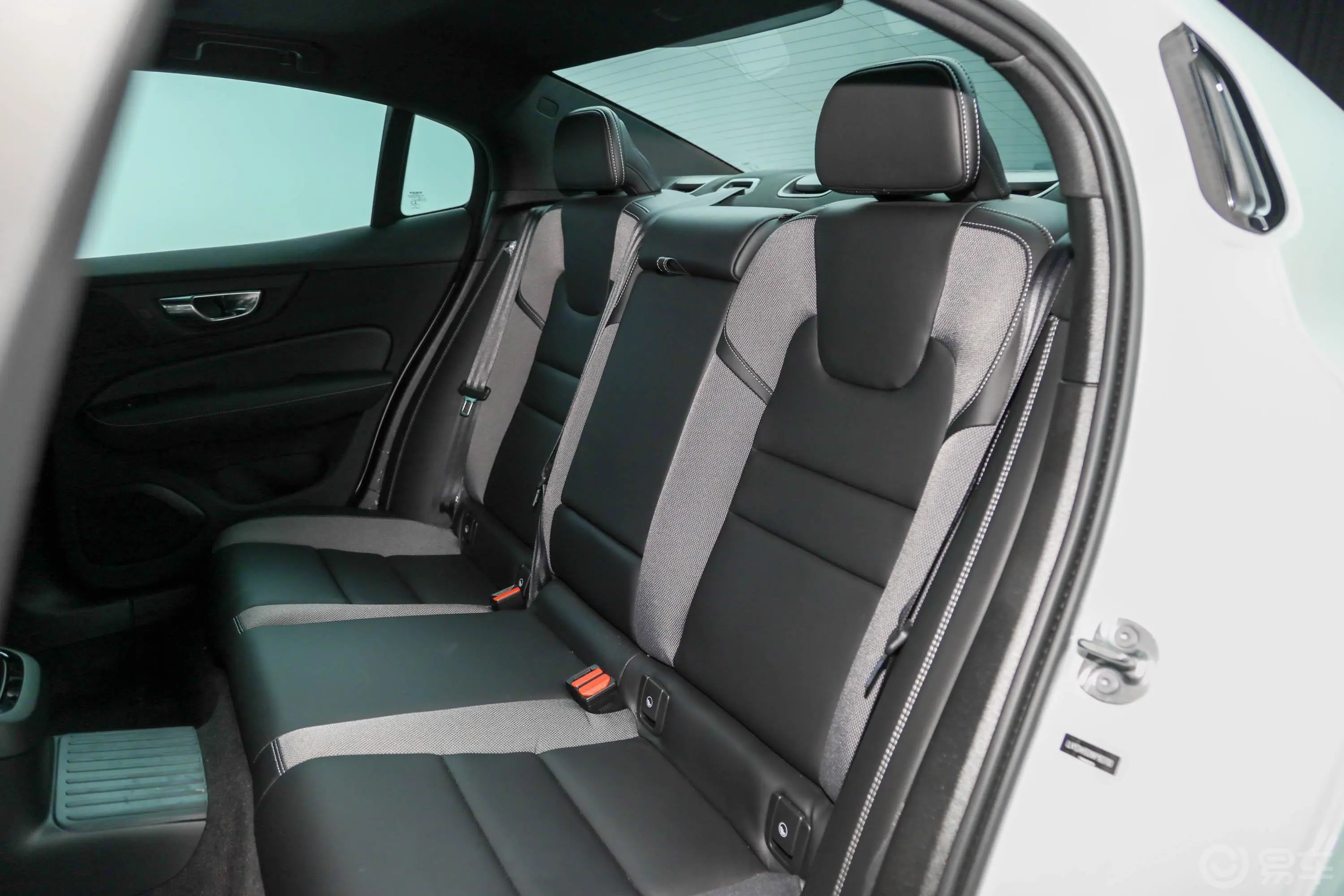 沃尔沃S60新能源改款 T8 四驱智雅运动版后排座椅