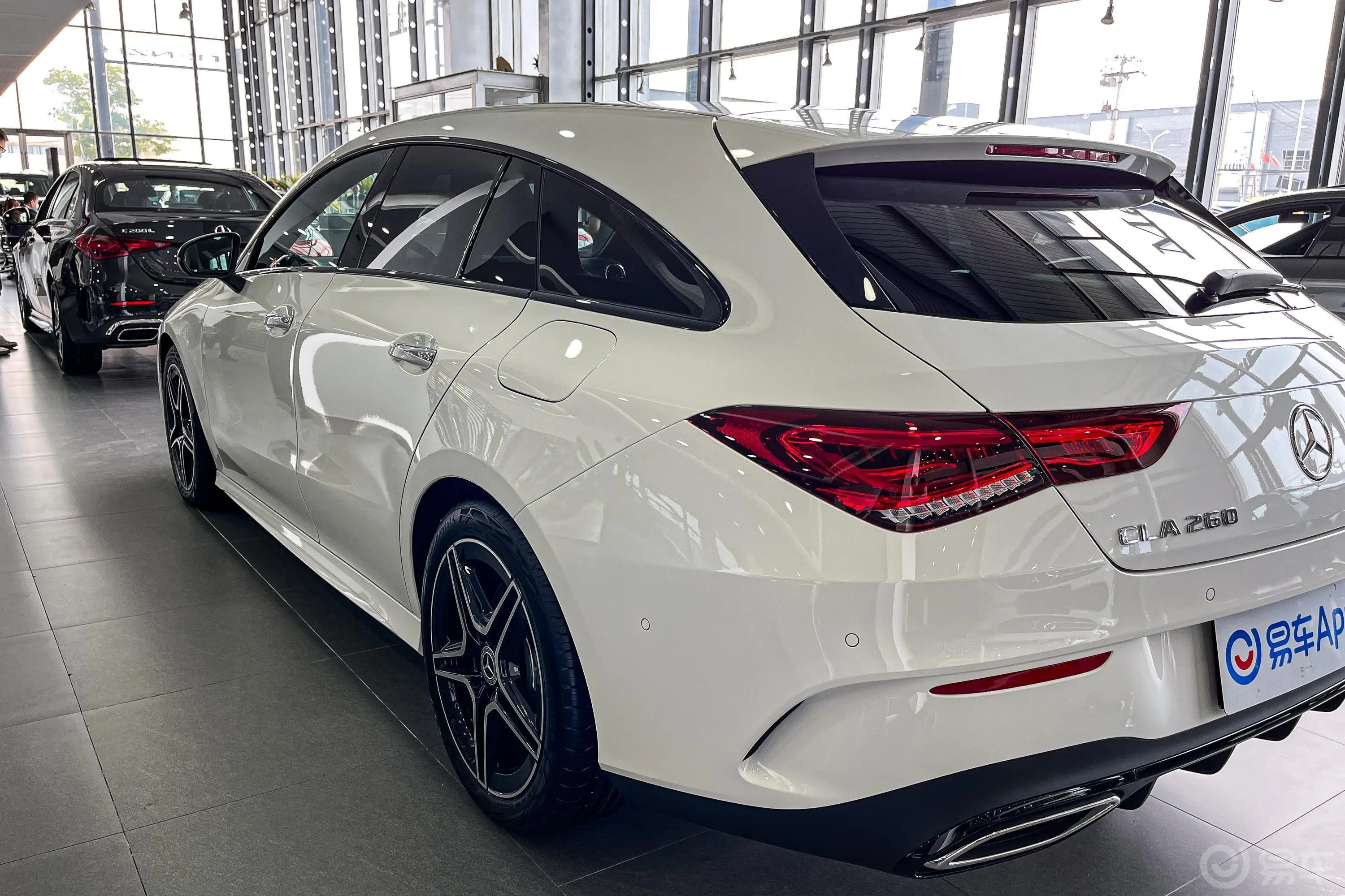 奔驰CLA级改款 CLA 260 4MATIC 五门猎跑车外观