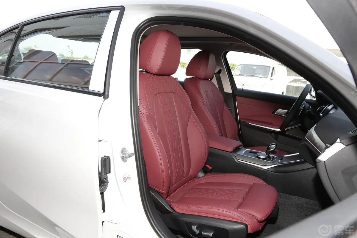 宝马3系改款 330Li xDrive M运动曜夜套装副驾驶座椅