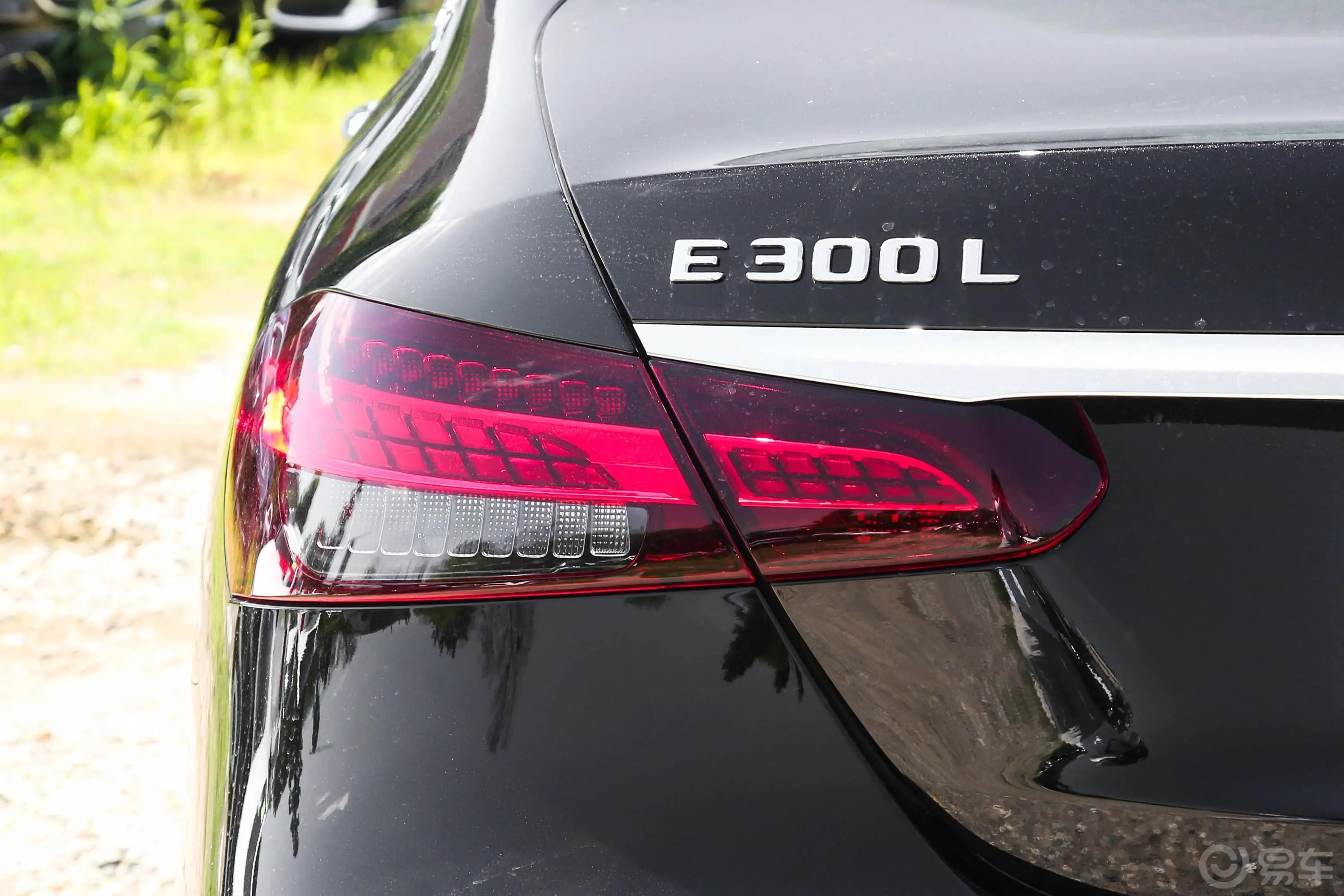 奔驰E级改款三 E 300 L 运动时尚型外观