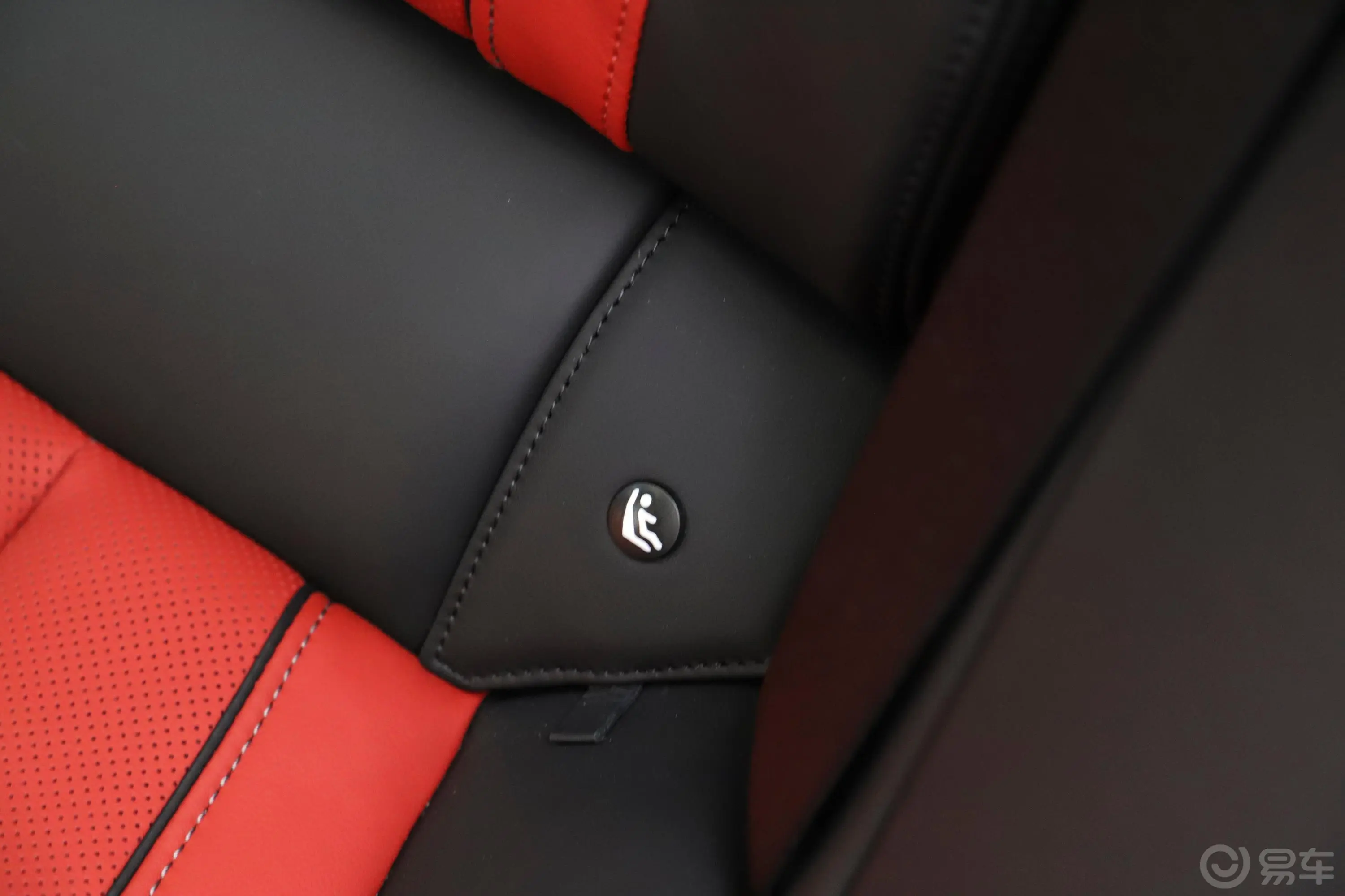 宝马8系四门轿跑车 840i xDrive M运动套装儿童座椅接口