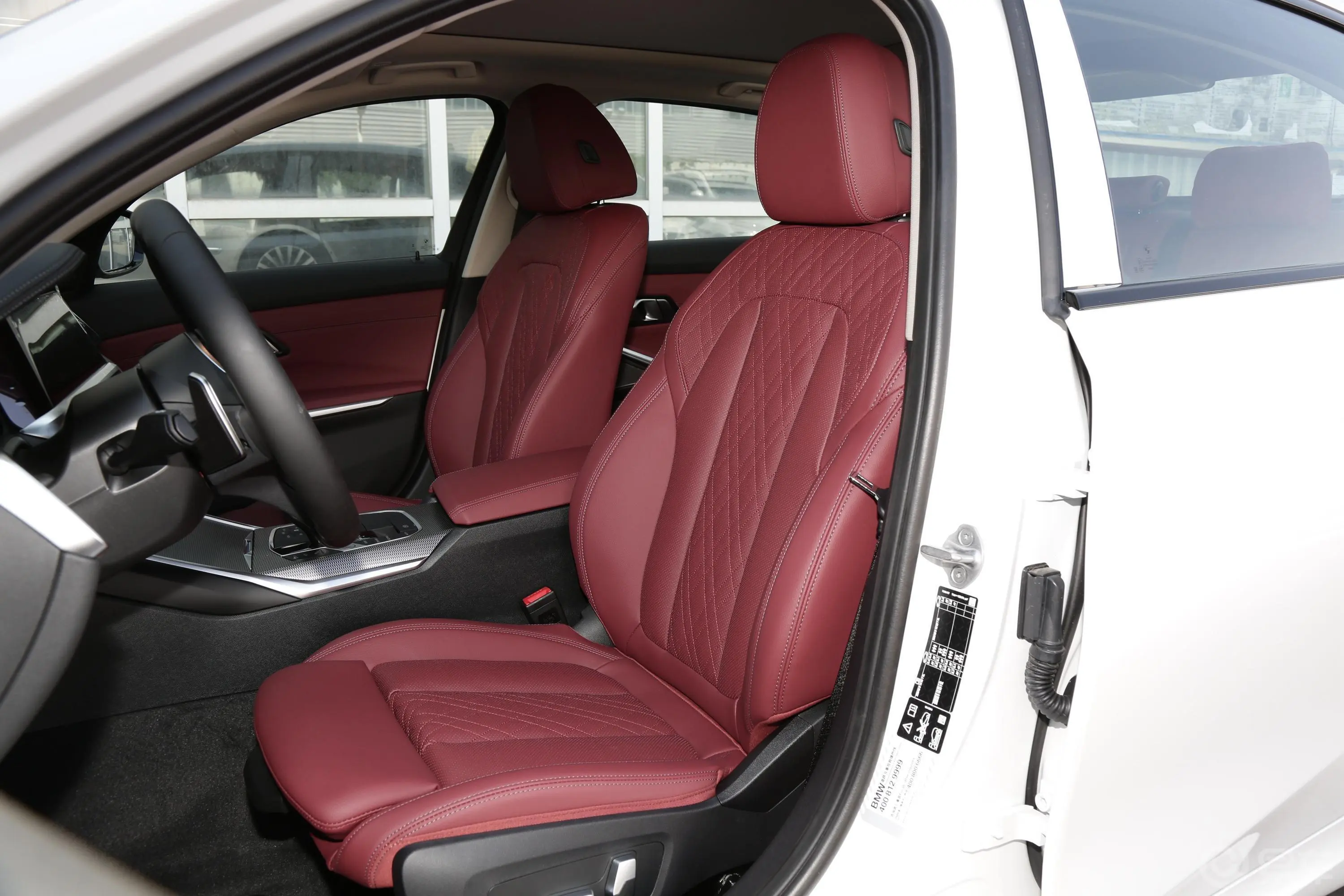宝马3系改款 330Li xDrive M运动曜夜套装驾驶员座椅