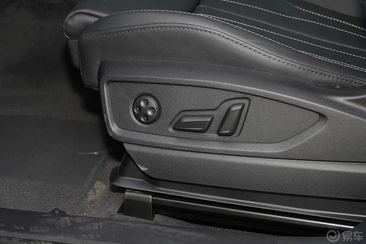奥迪Q5L改款 45 TFSI 豪华动感型主驾座椅调节