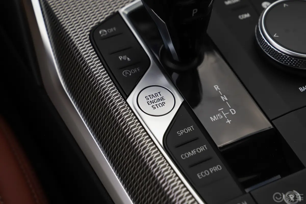 宝马4系改款2 双门轿跑车 430i M运动曜夜套装钥匙孔或一键启动按键