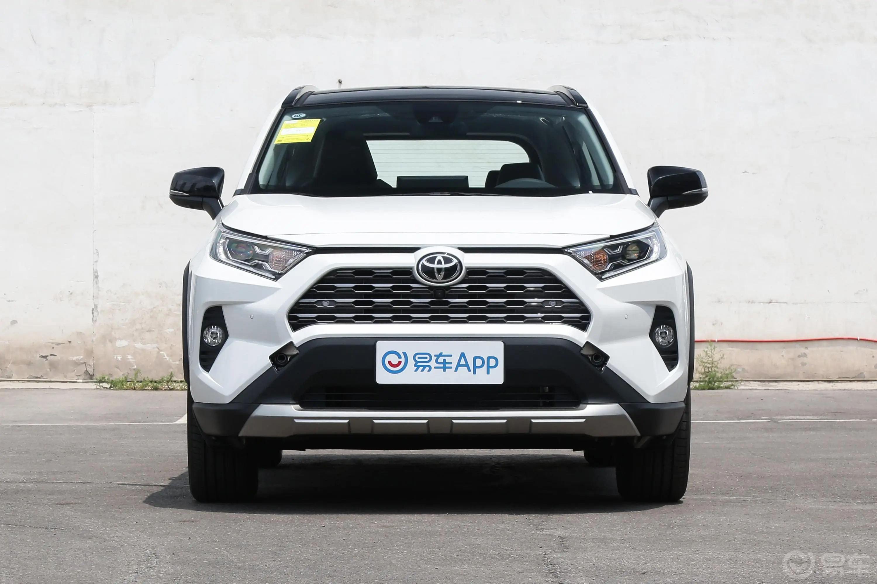 RAV4荣放2.0L CVT四驱尊贵版正前水平