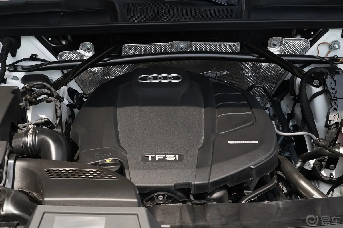 奥迪Q5L改款 40 TFSI 豪华动感型发动机特写