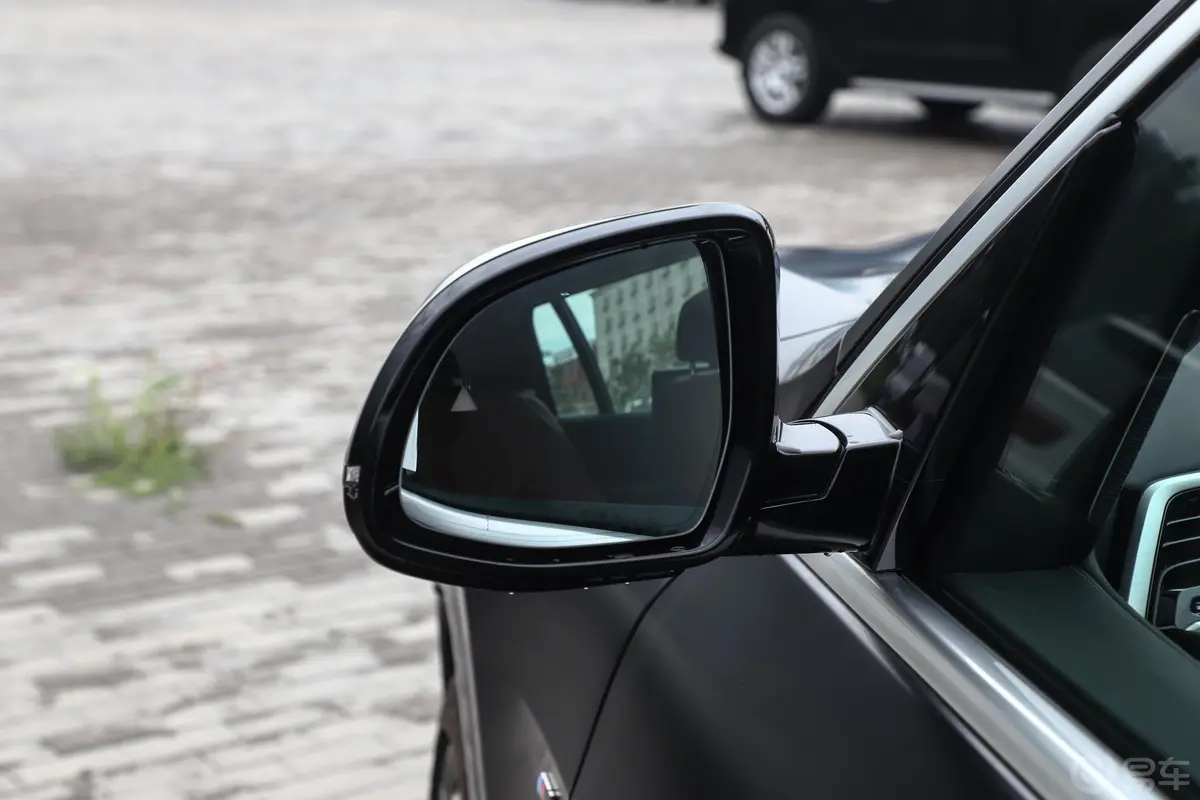 宝马X7xDrive M50i后视镜镜面