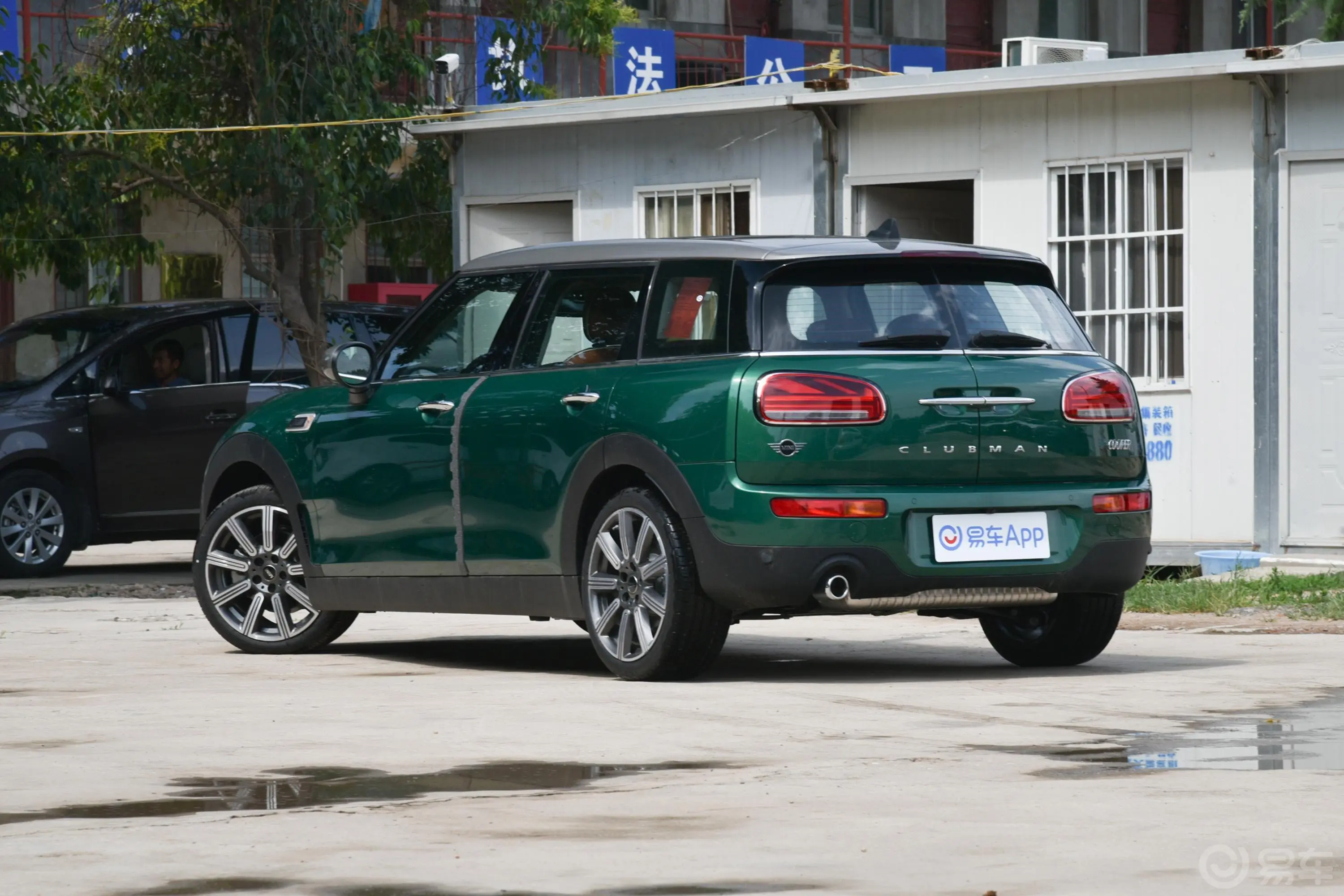 MINI CLUBMAN2.0T COOPER S 鉴赏家侧后45度车头向左水平