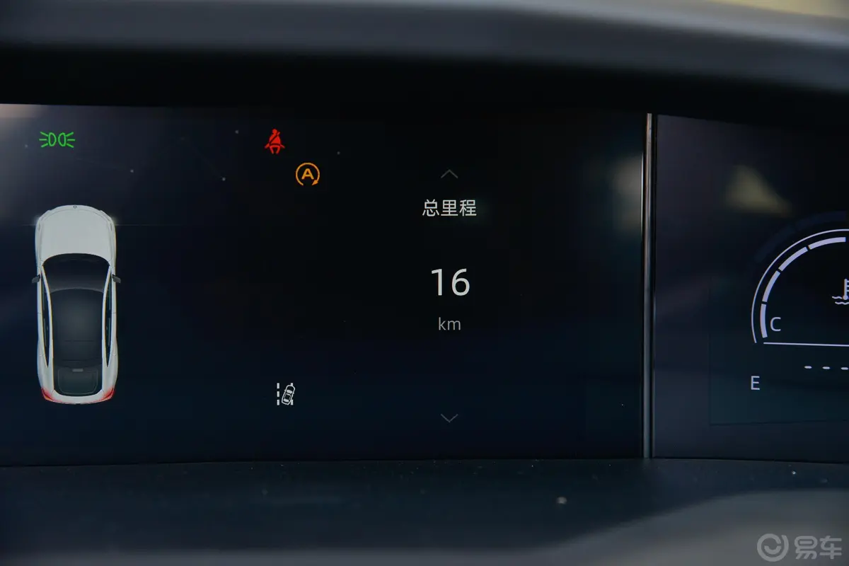 长安UNI-V2.0T 自动领速版主驾驶位