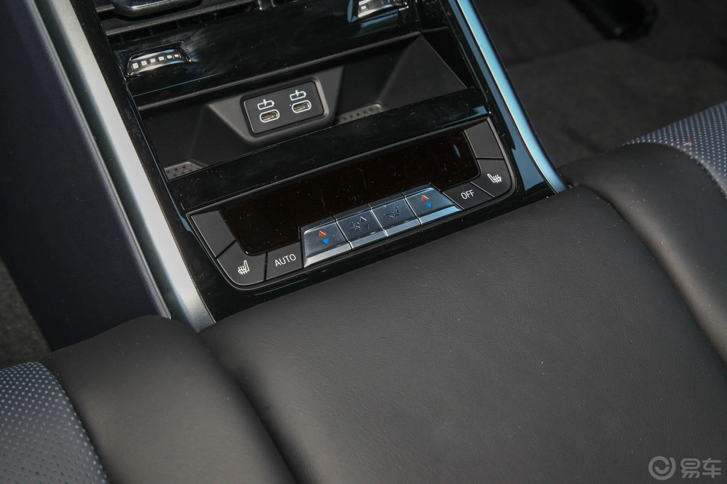 宝马8系四门轿跑车 840i M运动套装后排空调控制键