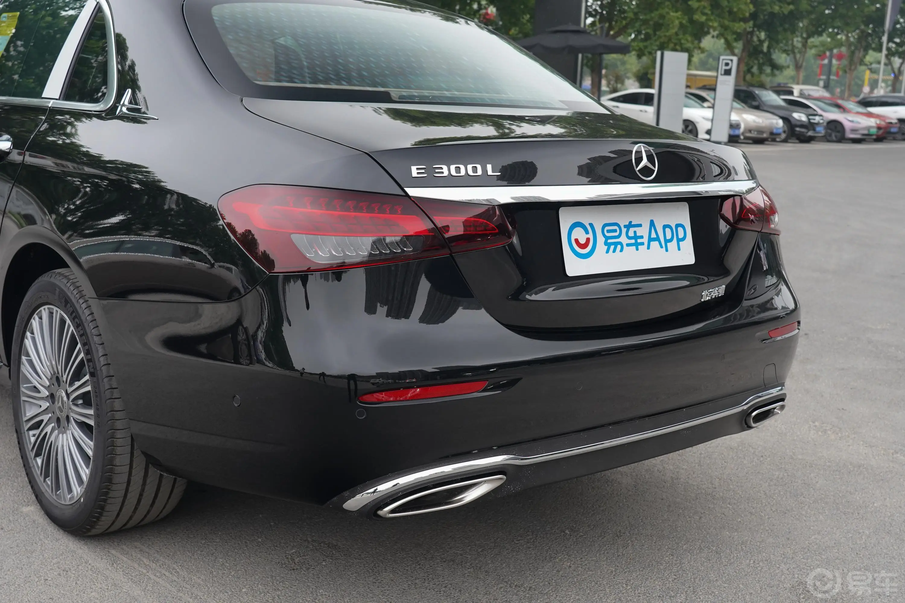 奔驰E级改款三 E 300 L 豪华型外观