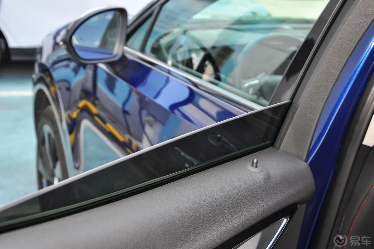 昂科威改款 昂科威S GS 四驱运动型后排玻璃材质特写