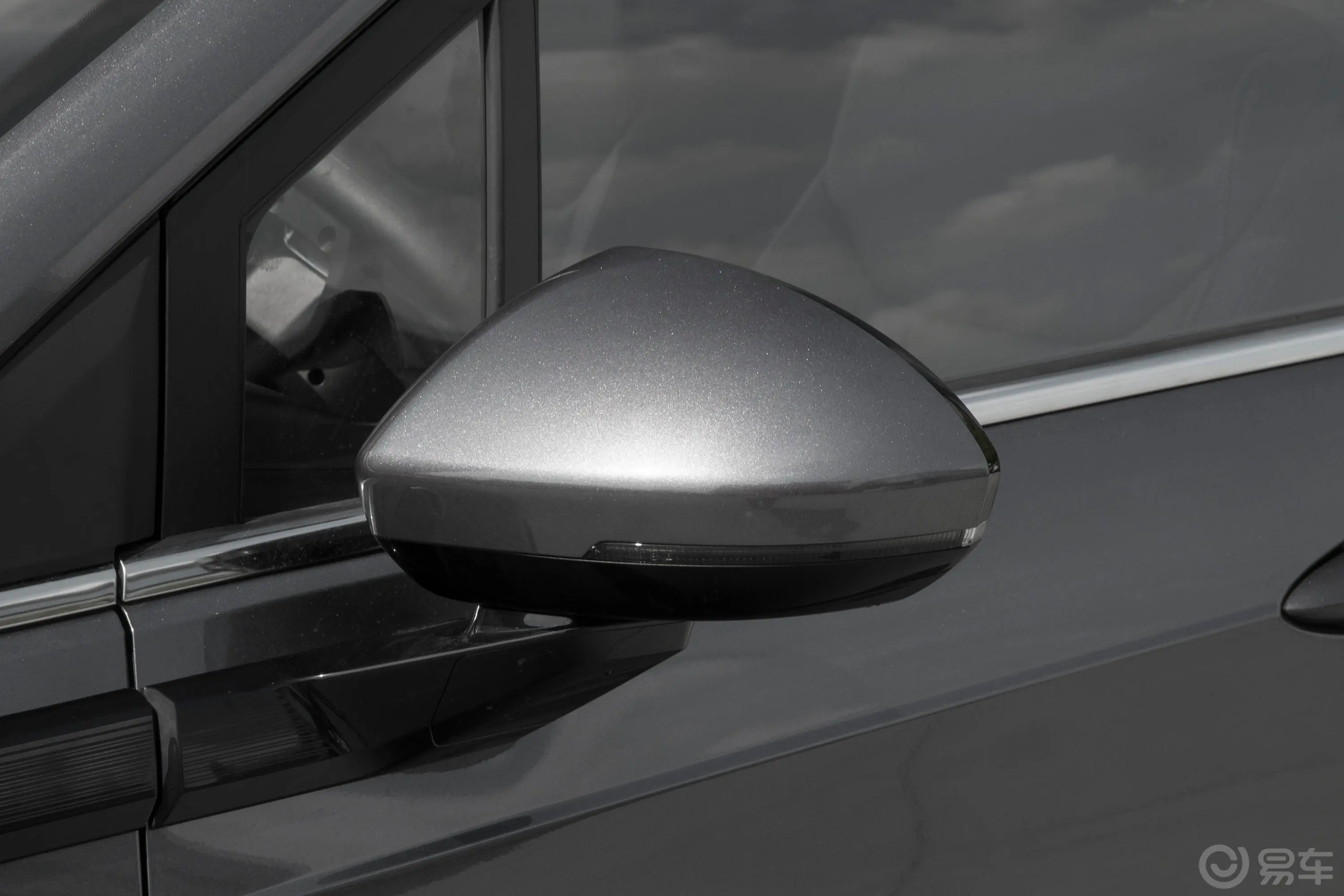 五菱佳辰1.5L 手动畅享舒适型主驾驶后视镜背面