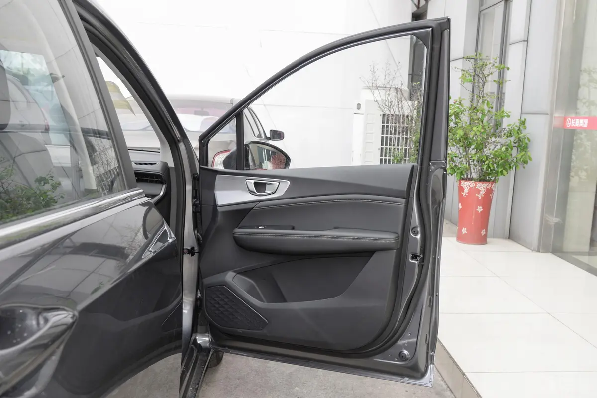 五菱佳辰1.5L 手动畅享舒适型副驾驶员车门
