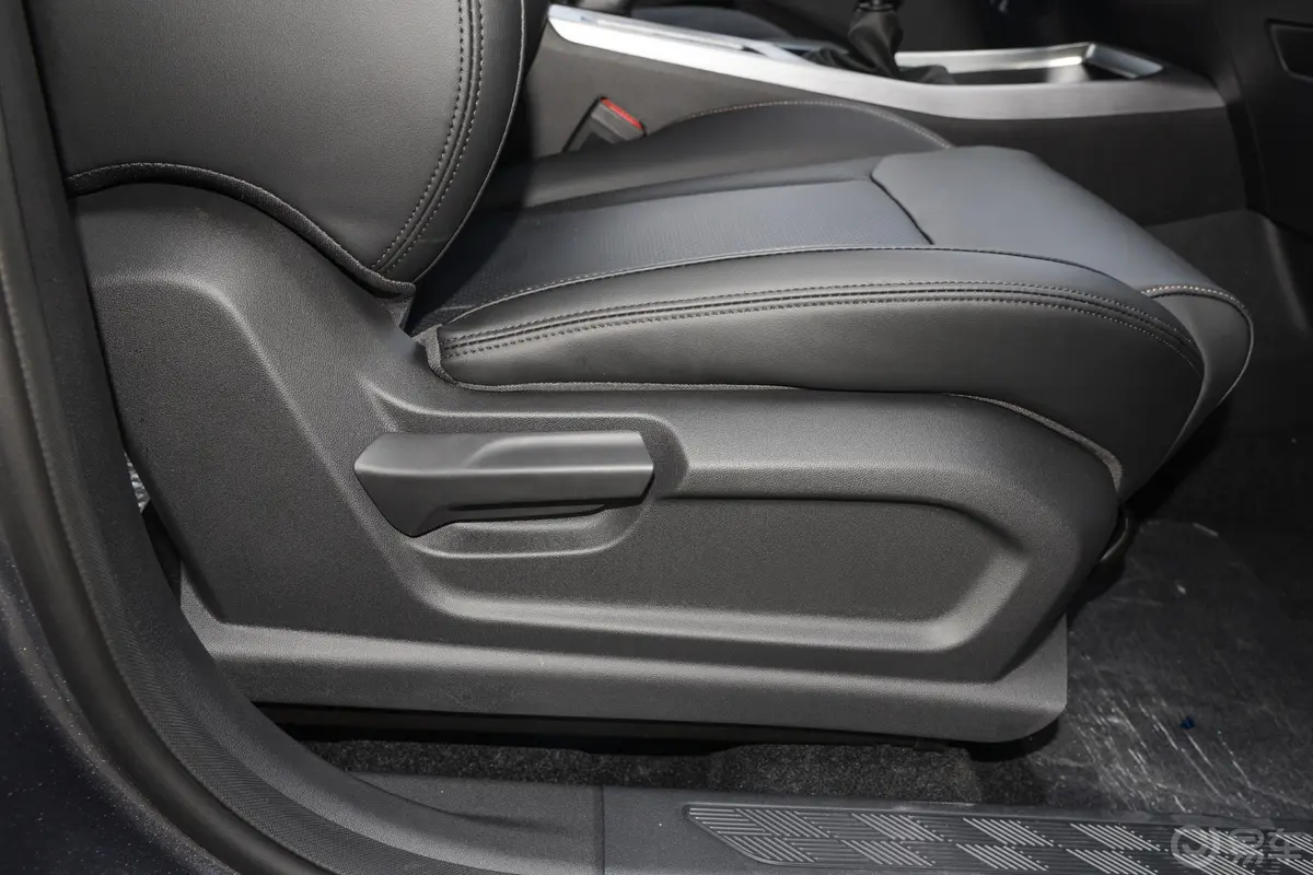 五菱佳辰1.5L 手动畅享舒适型副驾座椅调节