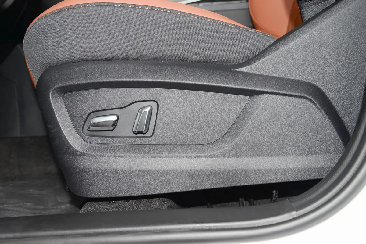 瑞虎8 PLUS鲲鹏版 390TGDI 双离合两驱豪享版+主驾座椅调节