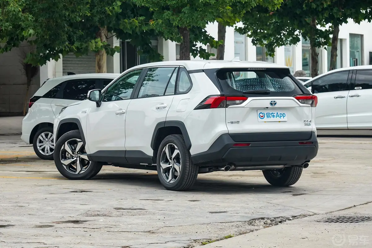 RAV4荣放 双擎E+2.5L 两驱精英Pro侧后45度车头向左水平