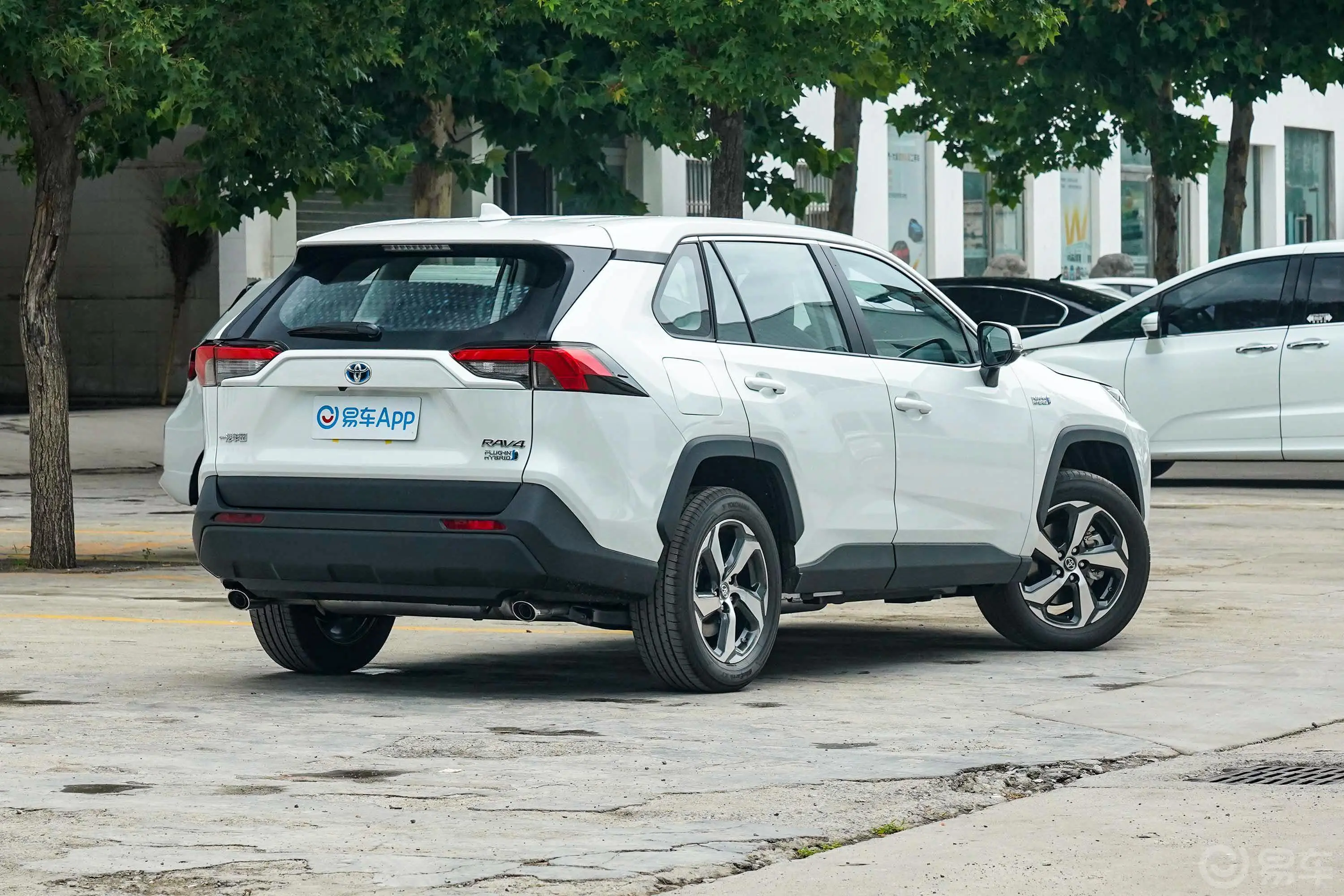 RAV4荣放 双擎E+2.5L 两驱精英Pro侧后45度车头向右水平