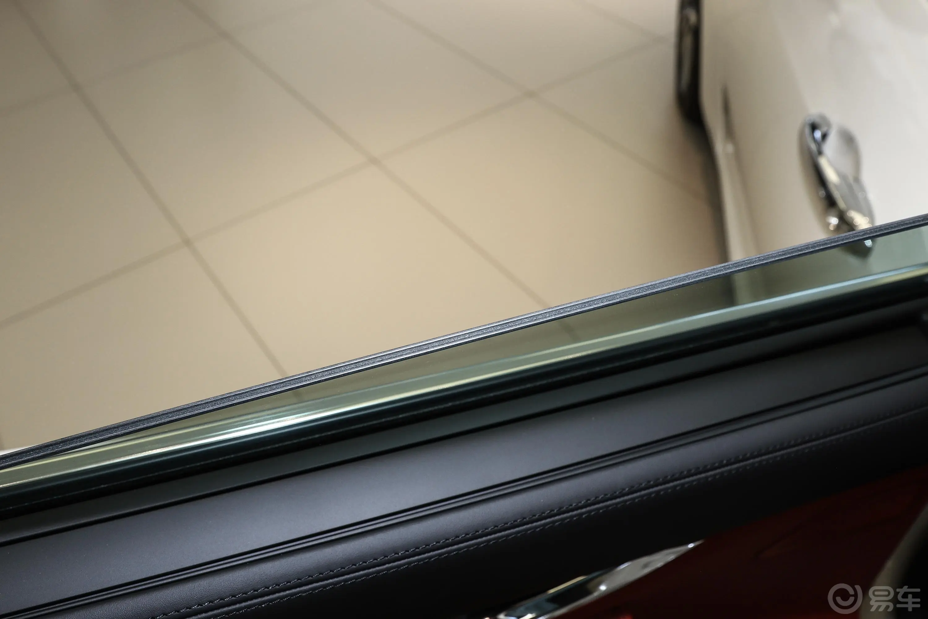 Quattroporte3.0T GT后排玻璃材质特写