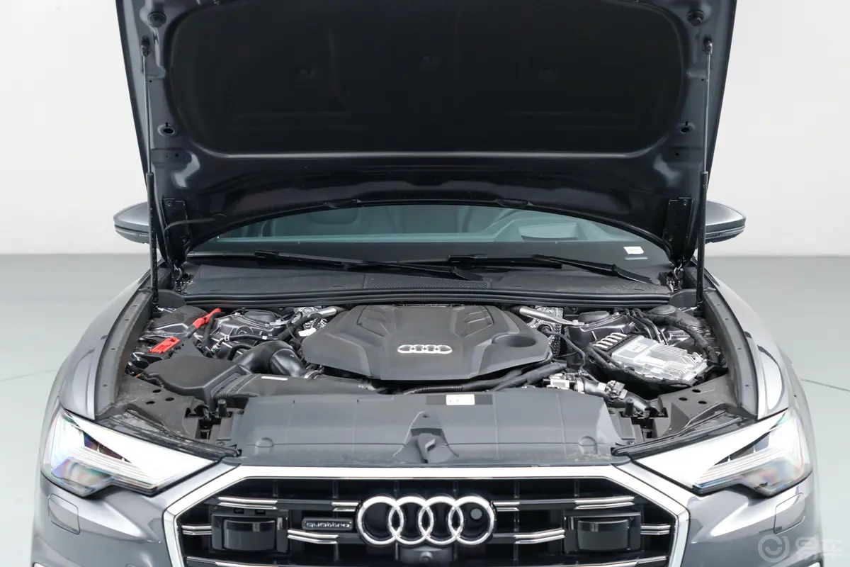 奥迪A6L55 TFSI quattro 旗舰动感型发动机舱整体