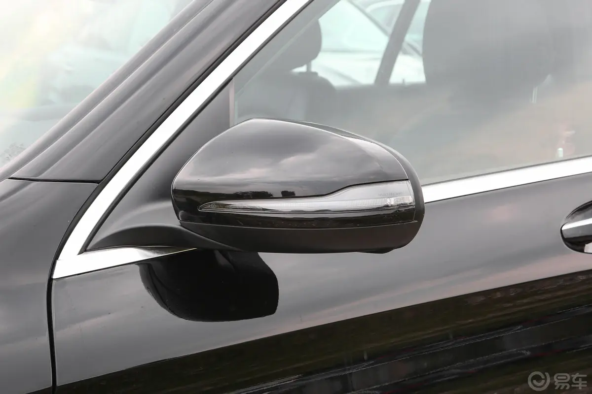 奔驰GLC改款 GLC 300 L 4MATIC 动感型臻藏版主驾驶后视镜背面