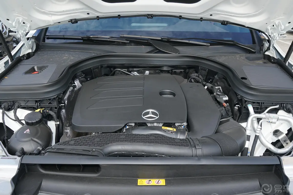 奔驰GLC改款三 GLC 260 L 4MATIC 动感型发动机特写